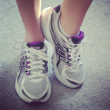 That's right!! I FINALLY got new running shoes!!!